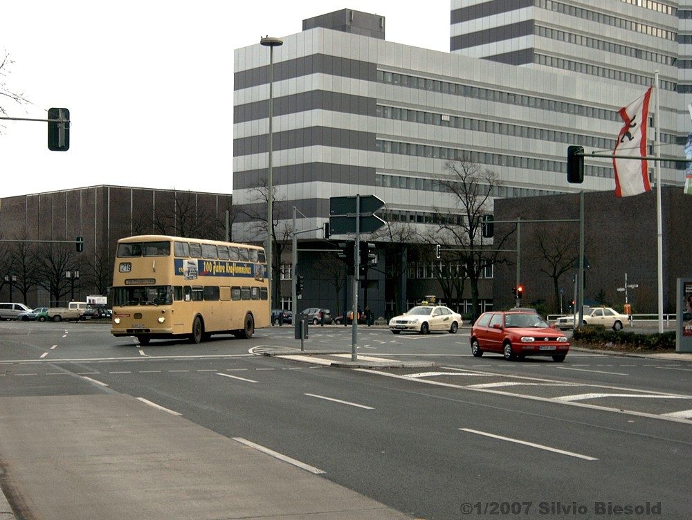 Berlin 2437 Theodor-Heuss-Platz