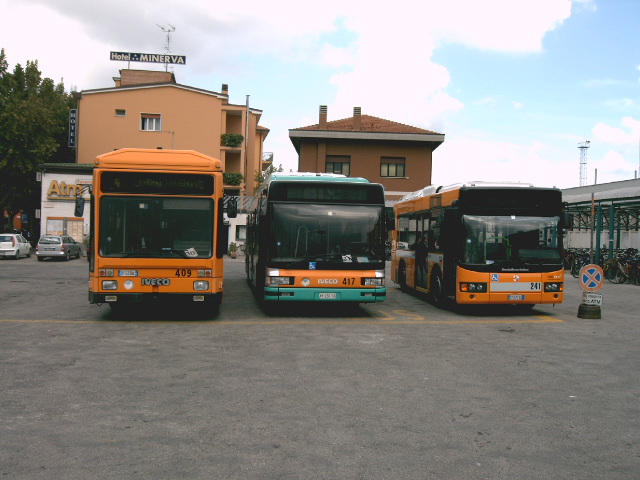 3 Busse in Bf. Ravenna
