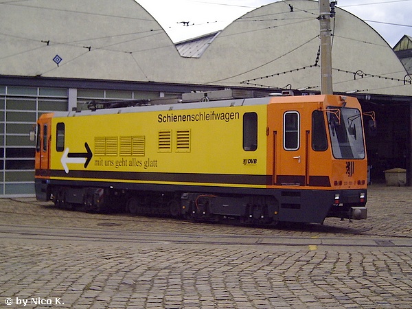 Schienenschleifwagen 201 001 am Btf. Tolkewitz