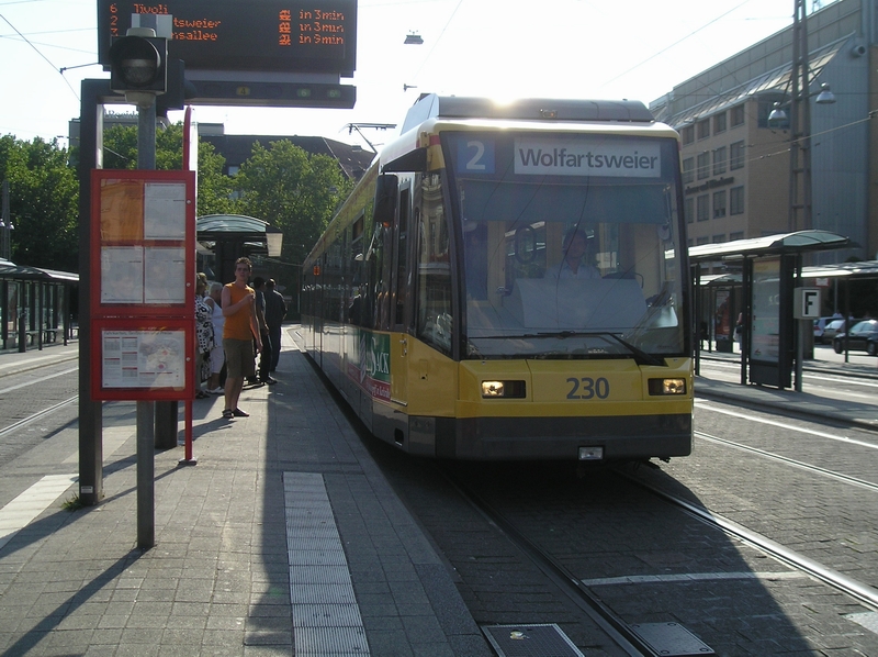 Tramlinie 2 am Karlsruher Hauptbahnhof