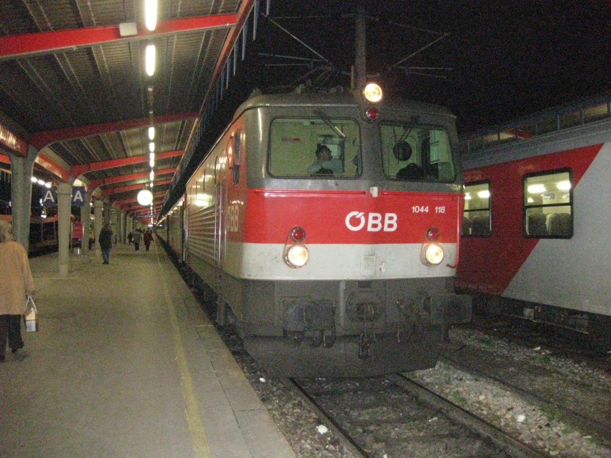 BB 1044 in Wien Sdbahnhof