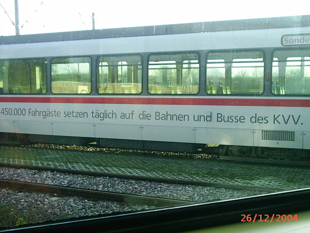 Werbung auf Stadtbahn des KVV