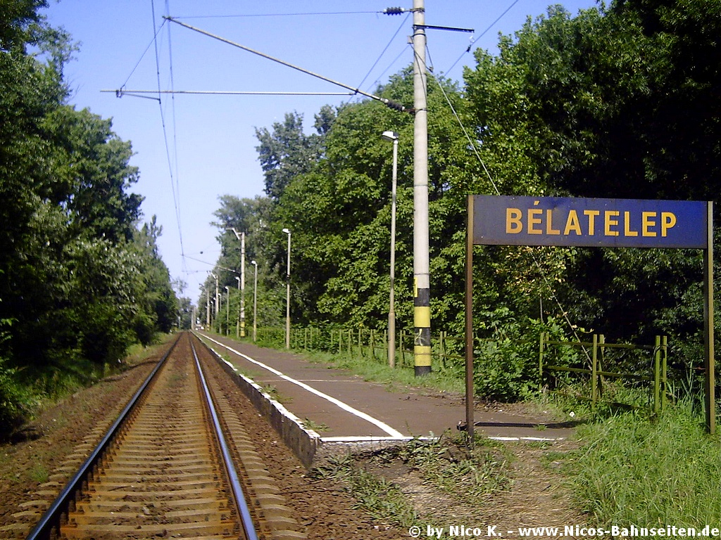 ein seeeehr langer Bahnsteig in Ungarn