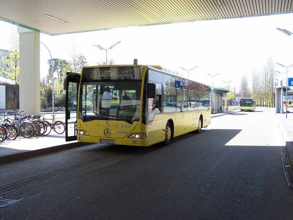 PT-12075 B - Busbahnhof
