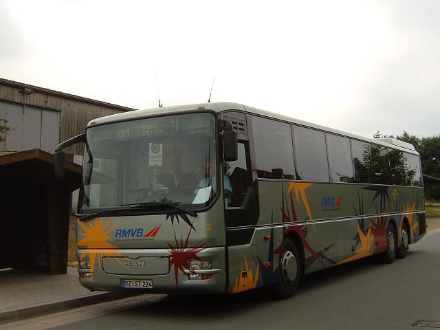 Reisebus im Stadtverkehr