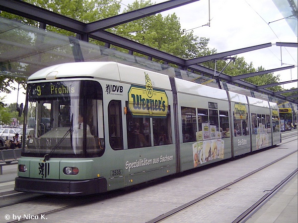 2535 mit neuer Werbung am Postplatz