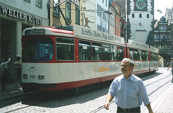 Freiburger Strassenbahn am Martinstor