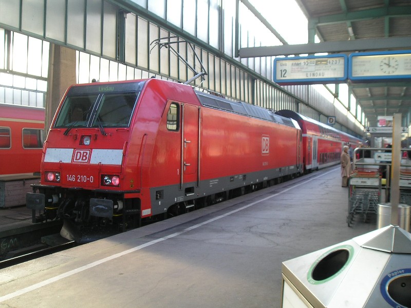 BR146 210 mit IRE nach Lindau in Stuttgart