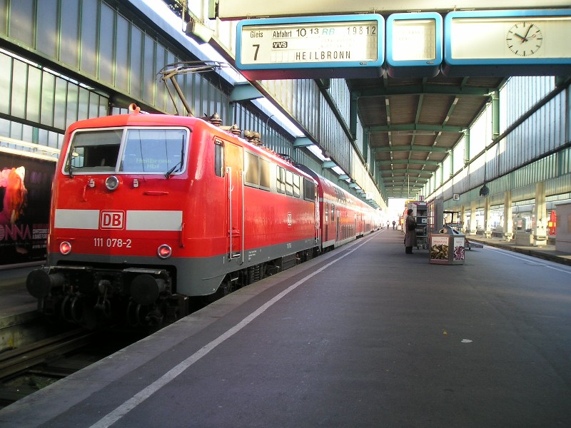 BR111 078 mit RB in Stuttgart