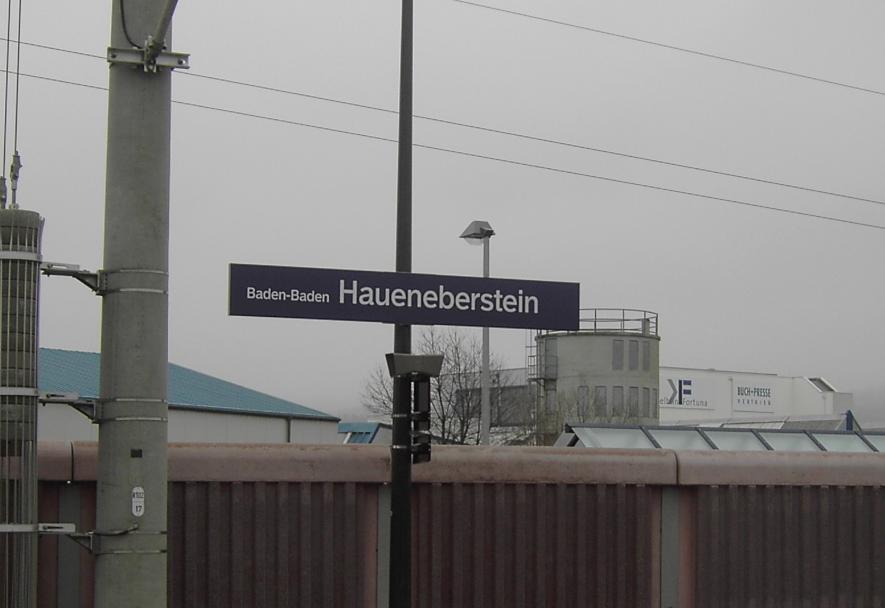 Bahnhofschild Baden-Baden Haueneberstein