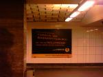 etwas "unnormale" Sprache in der Werbung in einem U-Bahnhof